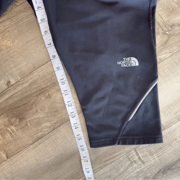 The North Face black lined Capri leggings size XL - Picture 3 of 8